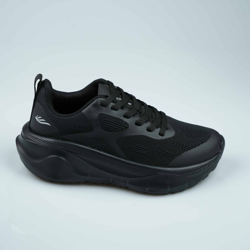 running shoes black