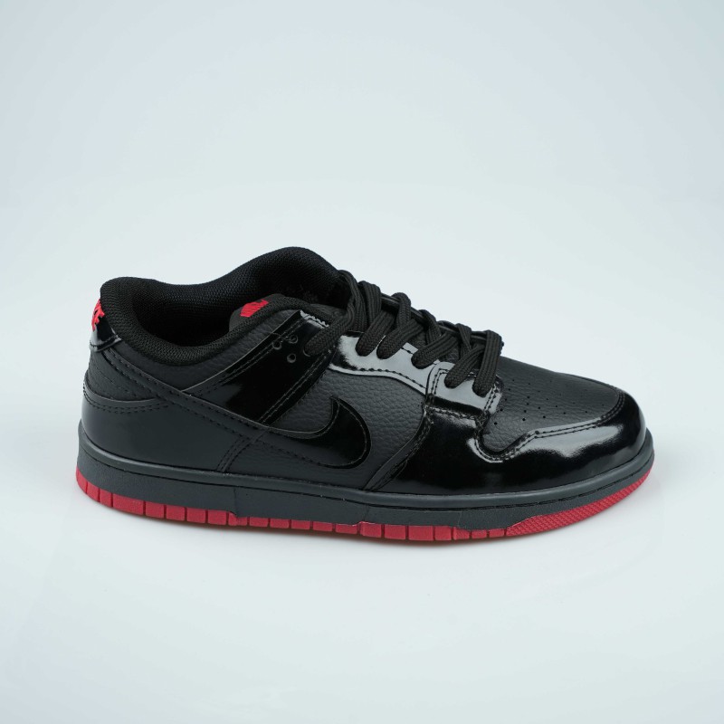 nike sb black red   shoes